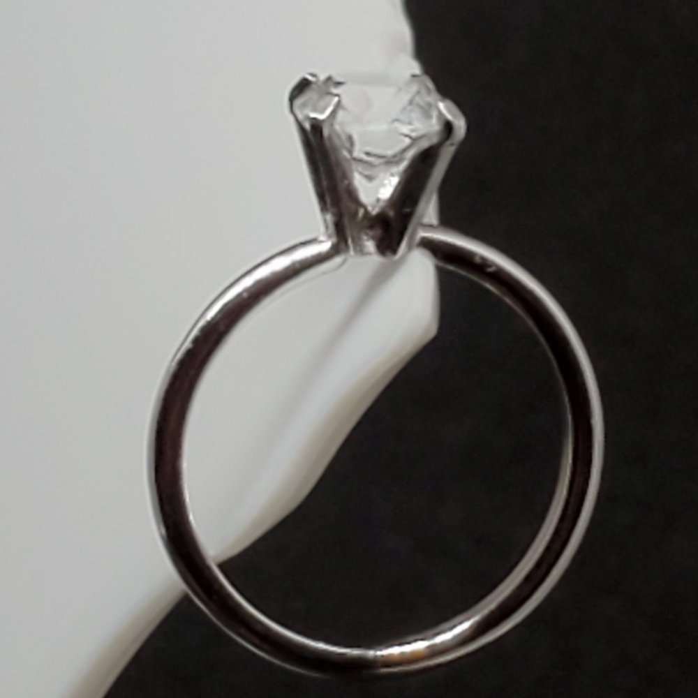 The Uncas Mfg. Co. 1980's Vanderbilt 7 Band Ring